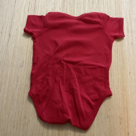OUTER-STUFF Red HOCKEY PRO-CHICAGO BLACKHAWKS Bodysuit INFANT 3-6 Mo - Picture 4 of 4